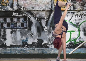 Hybrid-single-leg-Romanian-deadlift-excersice