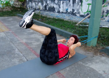 dead-bug-with-resistance-band-pull